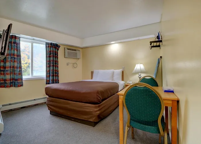 Brookside Inn & Cottages
