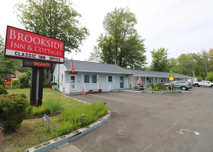 Brookside Inn & Cottages